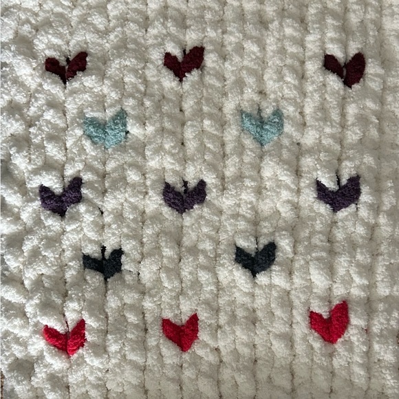 Handmade chunky knit Cream coloured pet bed with multi coloured hearts - Picture 1 of 5